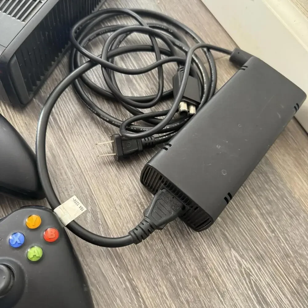 Microsoft XBox 360 S Slim Model 1439 Black Video Game Console 2010 TESTED WORKS